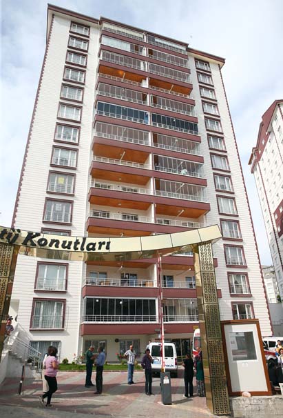 Ankara'da bir apartmanın 9. katından düşen 3,5 yaşındaki