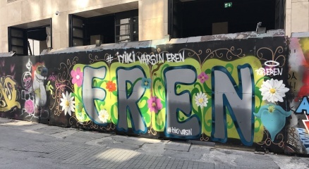 istiklal-caddesi-nde-iyi-ki-varsin-eren