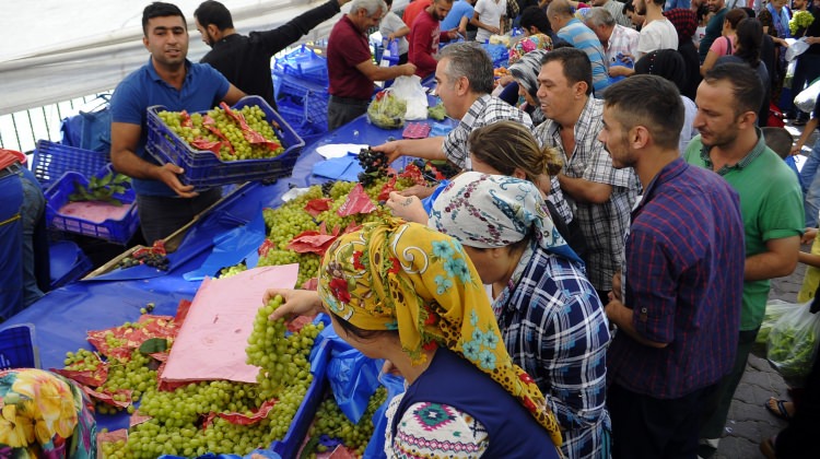 tum-pazari-satin-aldi-her-seyi-bedava-dagitti