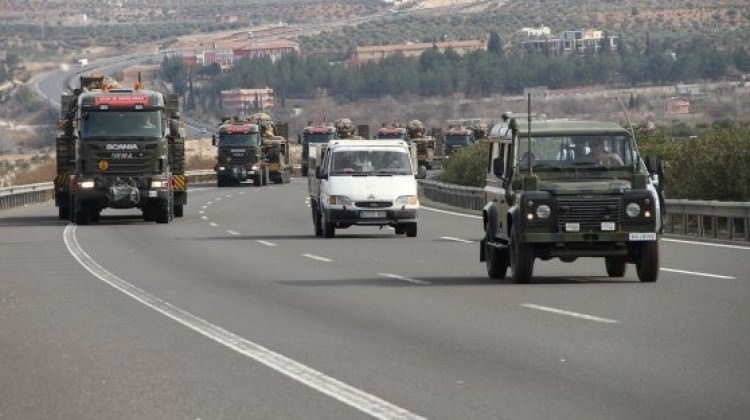 Askeri birlikler Suriye sınırına ulaştı