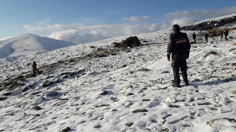 Isparta'da düşen uçağın enkazı görüntülendi!