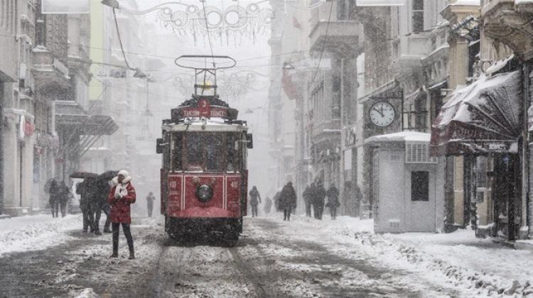 İstanbul'a kar geliyor! Meteoroloji tarih verdi!