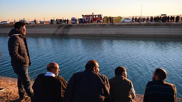 Şanlıurfa'da otomobil sulama kanalına devrildi: 2 ölü