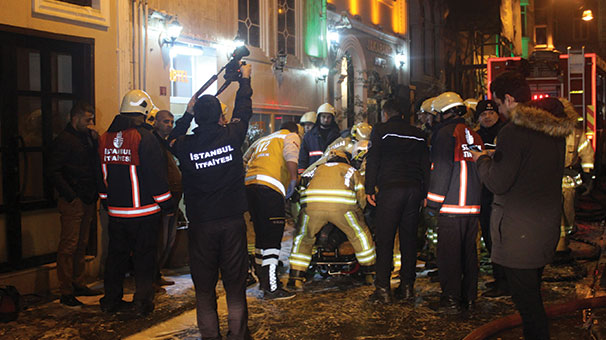 Beyoğlu'nda otelde yangın!