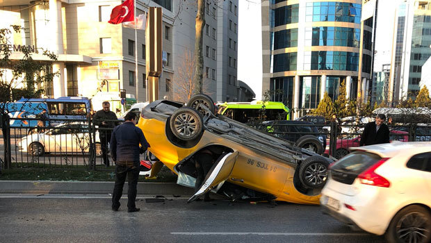 İstanbul'da trafik kazası,trafikte zor anlar