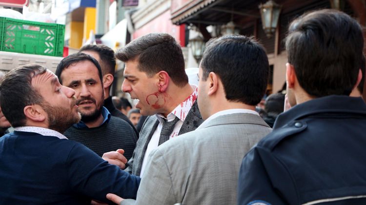 Şişli'de cadde ortasında kan gövdeyi götürdü!