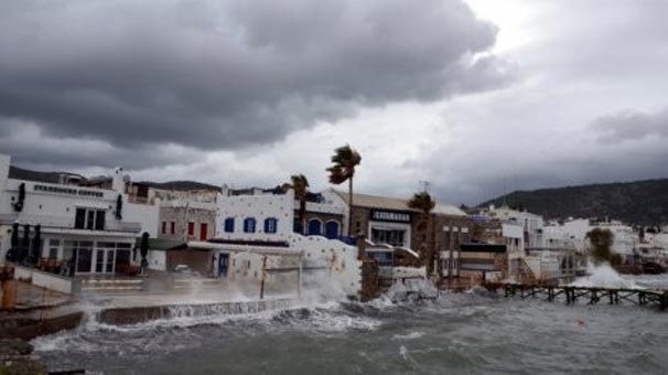 Bodrum'da fırtına hayatı esir etti!