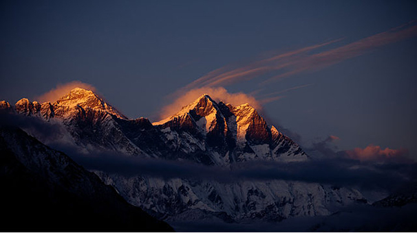 Everest'e tırmanan 2 dağcı öldü