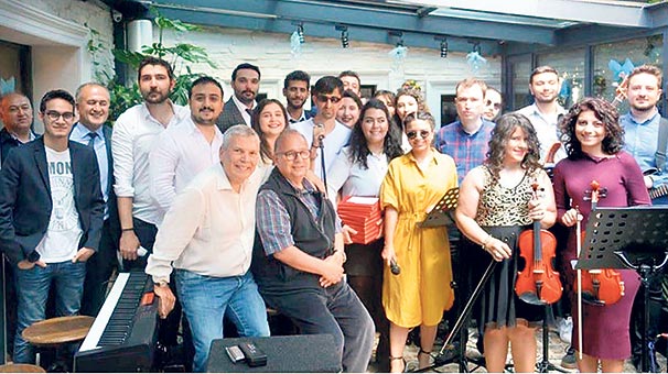 Otizmli gençlerden anneler için konser