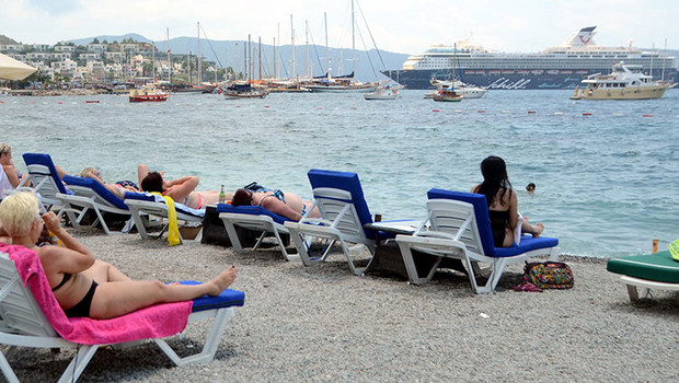 Bodrum'da esnafın yüzügülmeye başladı