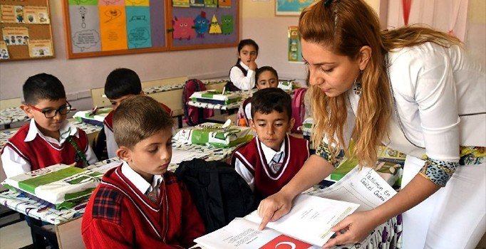Bakan Selçuk: Ders sayısı yarı yarıya düşebilir