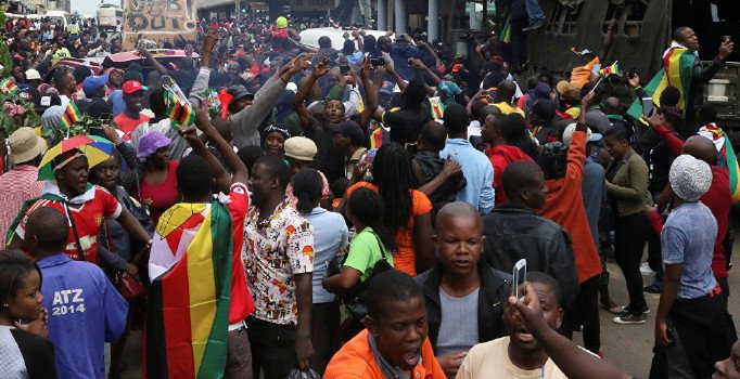 Zimbabve'de petrol protestoları nedeniyle internet yasaklandı