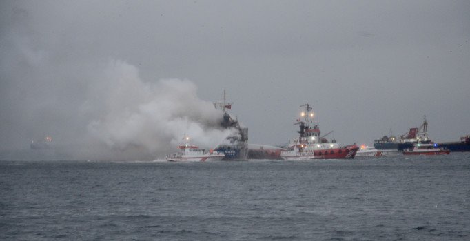 Pendik'te yük gemisinde yangın faciası