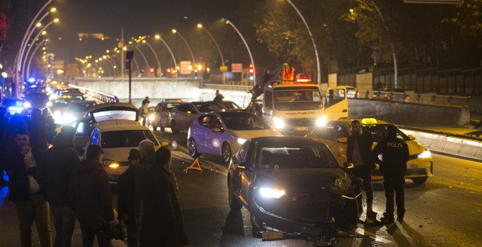 Ankara'da 6 araç birbirine girdi