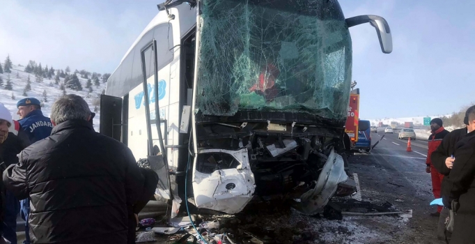 Ankara'da feci kaza: 1 ölü, 8 yaralı