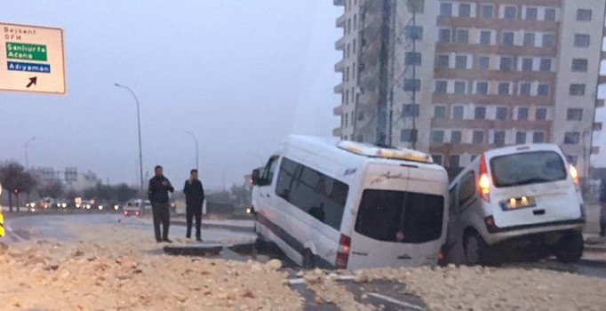 Gaziantep'te yol çöktü, araçlar çukura düştü