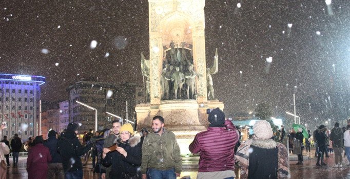 Son dakika! İstanbul beyaza büründü