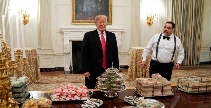 Trump'tan Beyaz Saray'a hamburger siparişi