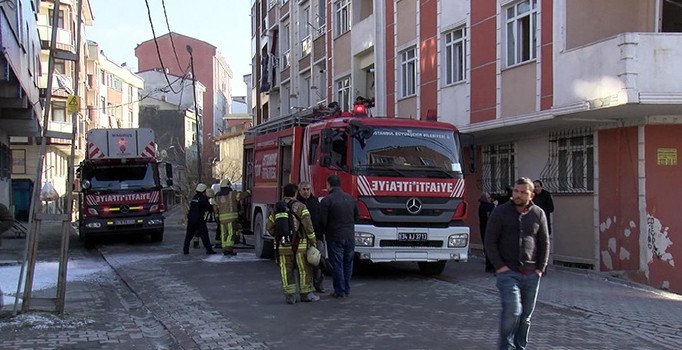 Esenyurt'ta 5 katlı binada yangın