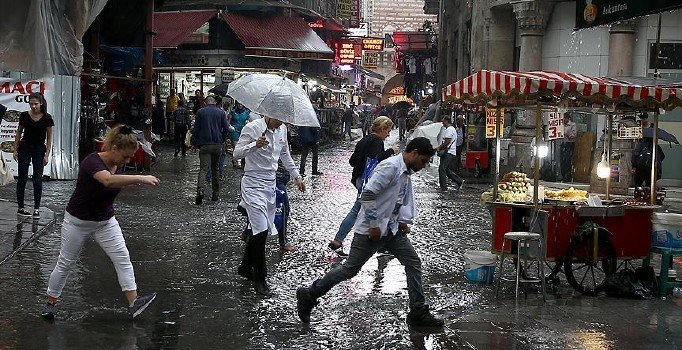 Meteorolojiden uyarı: Kar gidiyor, sağanak ve fırtına geliyor