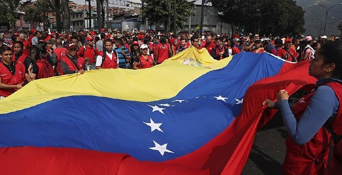 Venezuela'daki gösterileri takip eden yabancı gazetecilere gözaltı