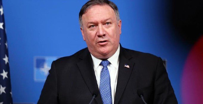 Pompeo, Venezuela'daki Amerikalı diplomatların çekilmeyeceğini açıkladı