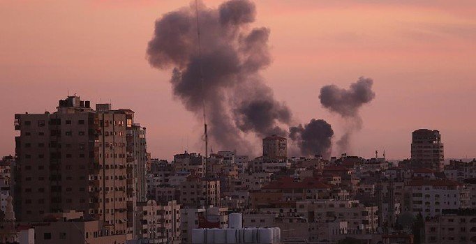 İsrail askerleri Gazze'deki bir okula ders sırasında ateş açtı
