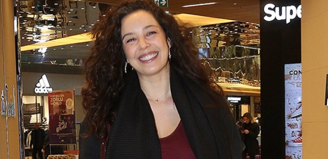 Azra Akın: