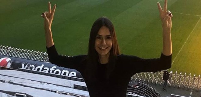 Yasemin Özilhan çantasıyla şaşırttı!