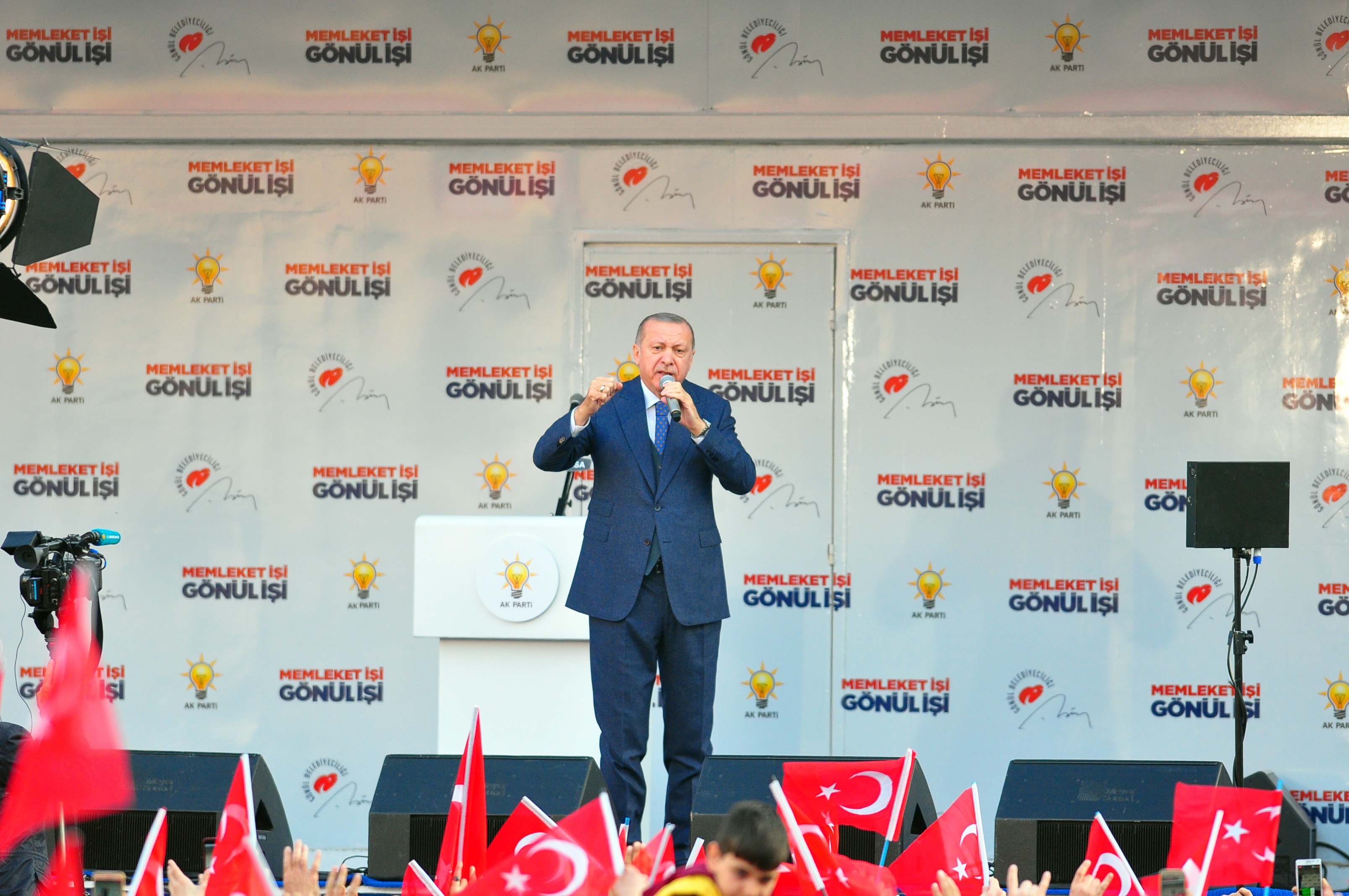 CUMHURBAŞKANI ERDOĞAN: "UZUN YILLARDIR MİLLETİMİZİN HASRETLE BEKLEDİĞİ İMAR MESELESİNİ ÇÖZMEK ZORUNDAYIZ" (1) "YAZIKTIR GÜNAHTIR. İŞ İŞTEN GEÇTİKTEN SONRA BAĞIRMANIN, AĞLAMANIN BİR FAYDASI YOK"