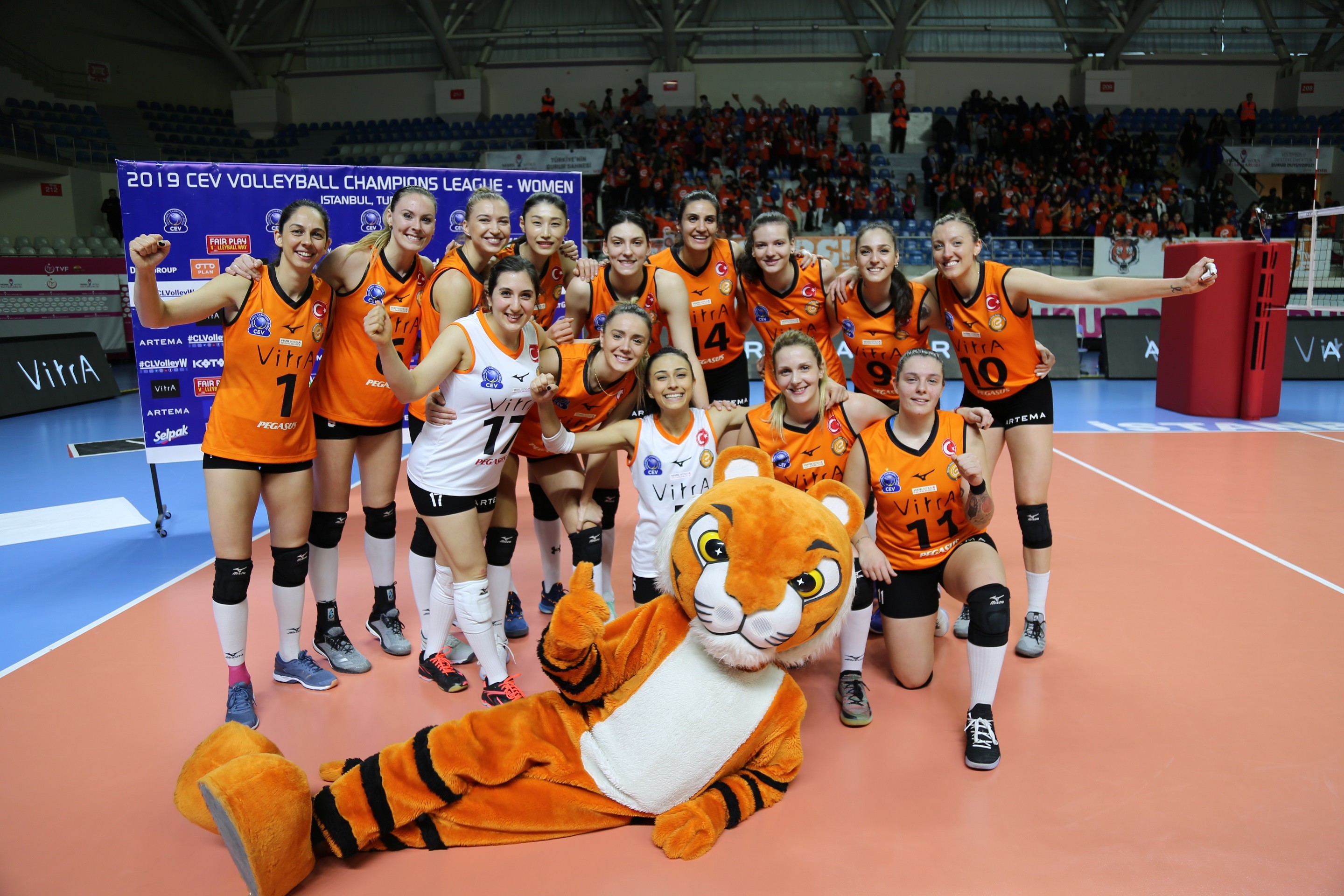 ECZACIBAŞI VİTRA, NAMAĞLUP ÇEYREK FİNALDE