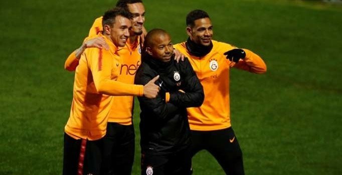 Galatasaray Maicon'un sözleşmesini askıya aldı