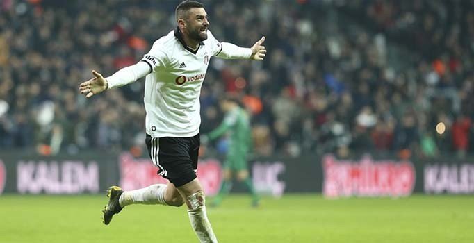 Burak Yılmaz, Beşiktaş'ta ilk peşinde