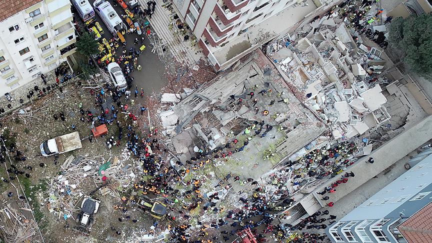 Kartal'da Çöken Binada 2 Ölü, 6 Yaralı