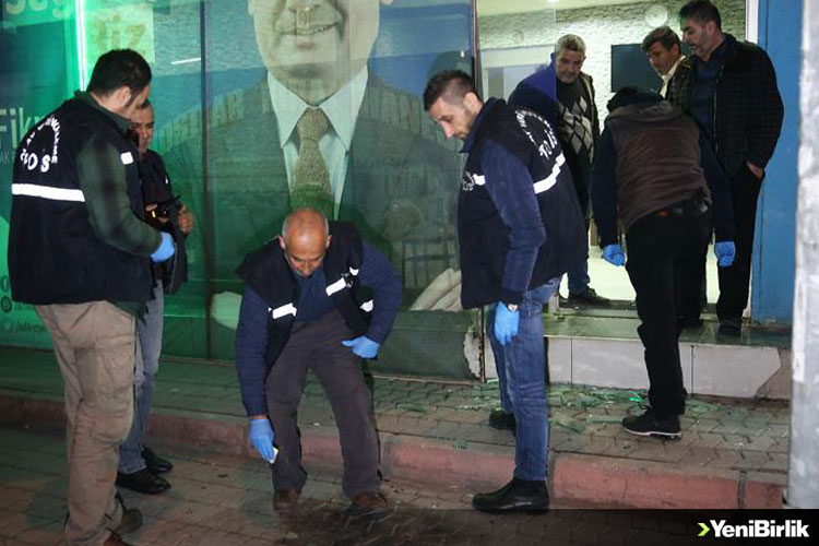 Seyhan Belediye Başkan Adayının Seçim Bürosuna Saldırı