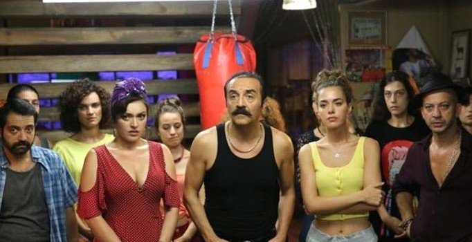 Organize İşler 2: Sazan Sarmalı filminin Netflix gösterimine sektör temsilcilerinden sert tepki