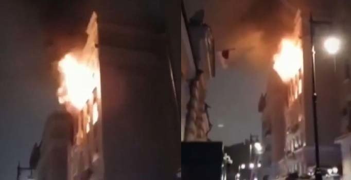 Rusya'da tarihi binada yangın: 4 kişi hayatını kaybetti