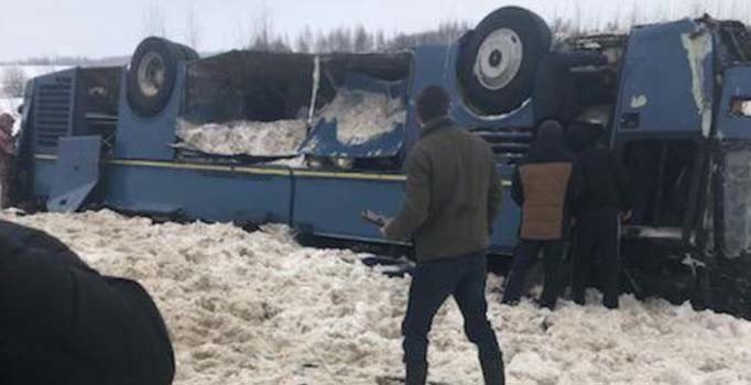 Rusya'da çocukları taşıyan otobüs takla attı: 7 ölü