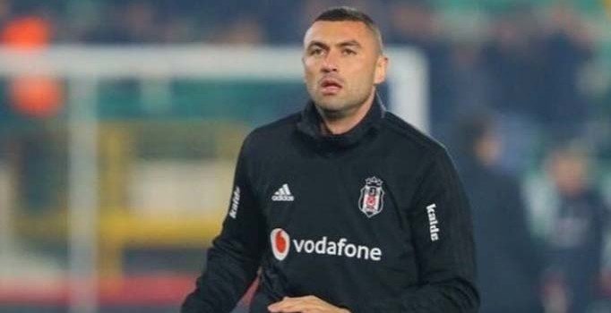 Beşiktaş taraftarı, Burak Yılmaz'ı ilk kez tribünlere çağırdı