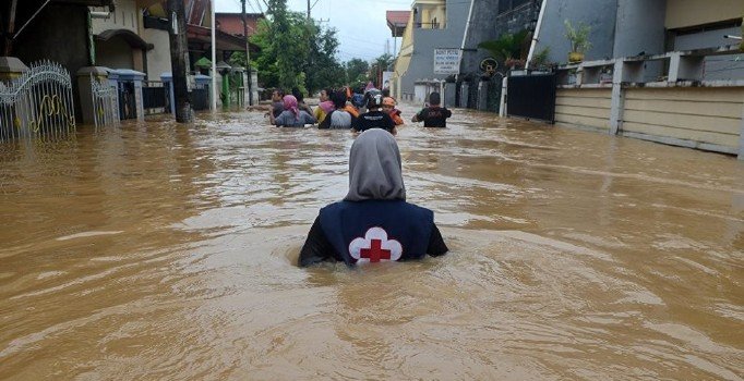 Son dakika! Endonezya'da sel felaketi: Ölü sayısı 70'e yükseldi