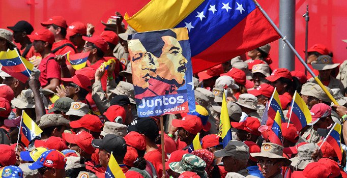 Venezuela'da Maduro destekçileri de yürüyecek