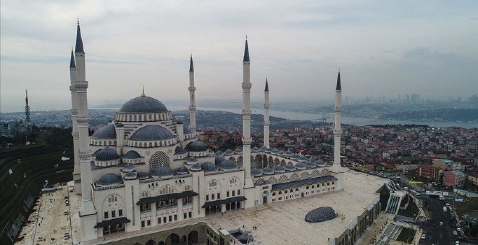 Çamlıca Camii'nde ilk ezan okundu