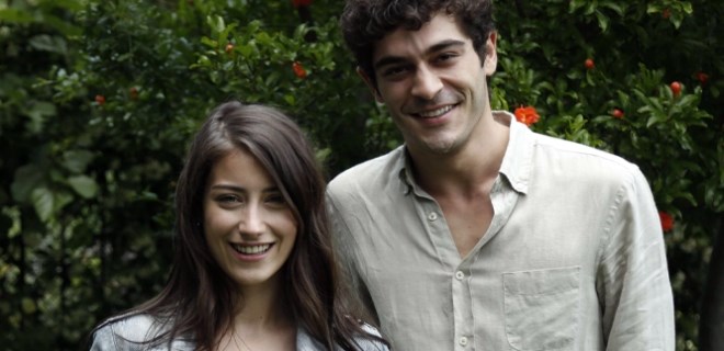 Hazal Kaya ve Burak Deniz arasında kriz!