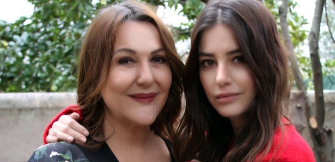 Özge Gürel ve Sumru Yavrucuk anne-kızı canlandıracak