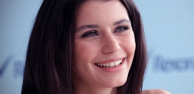 Beren Saat'li Netflix dizisinde flaş gelişme!