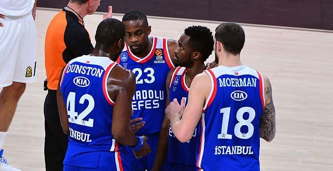 Anadolu Efes, Karadağ deplasmanında