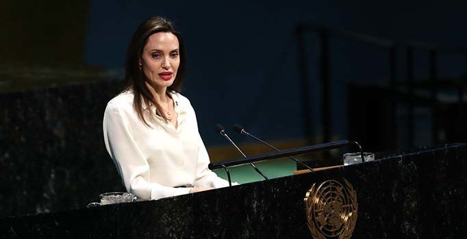 Angelina Jolie'den hükümetlere çağrı: Sivilleri koruyun