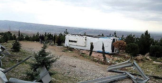 İran'da otobüs devrildi: 8 ölü, 36 yaralı