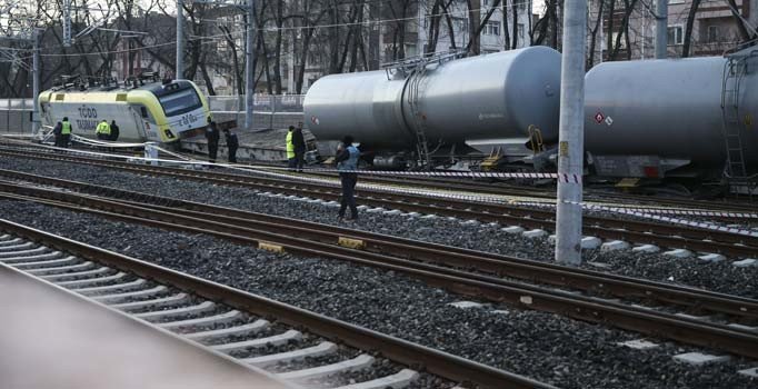 Ankara'da akaryakıt yüklü tren raydan çıktı