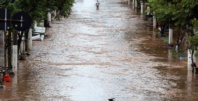 Brezilya'daki şiddetli yağışlar nedeniyle ölü sayısı 12'ye çıktı